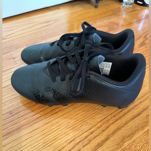 Youth Adidas Predator Soccer Cleats size 3.5 - Picture 1 of 6